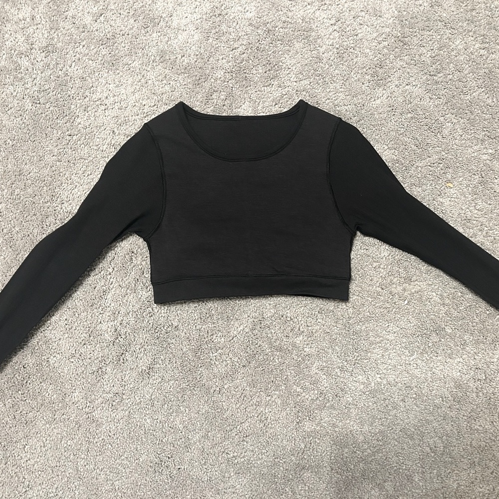 SIZE 4 Lululemon Ebb to street crop long sleeve